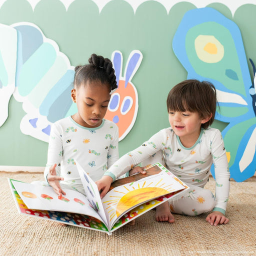 caption-Children Read The Very Hungry Caterpillar book